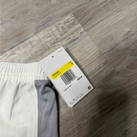 Nike shorts - Picture 3 of 5